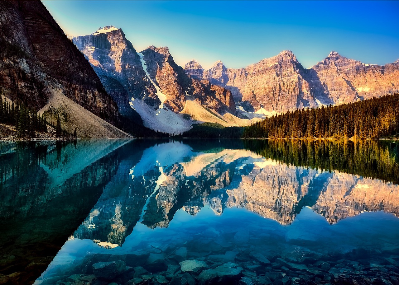 Turquoise waters of Moraine Lake